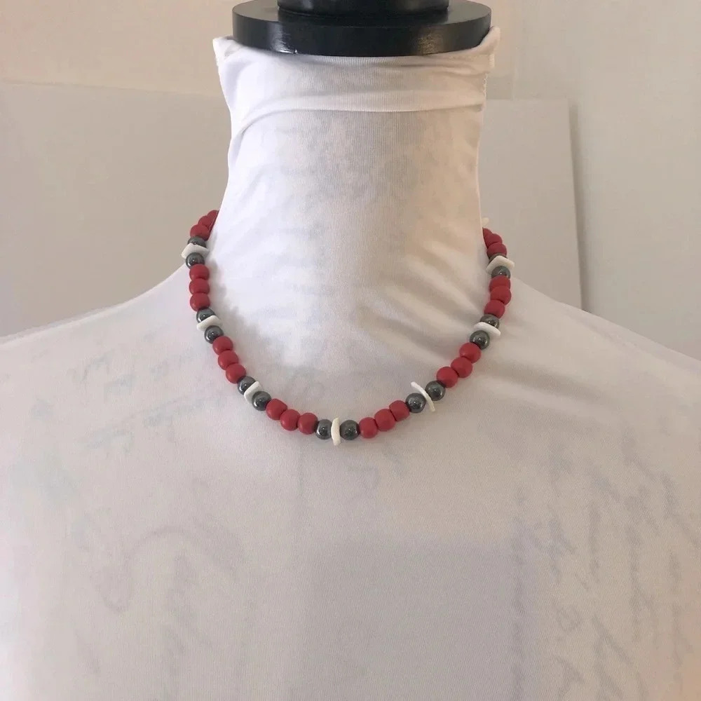 8 inch Unisex Tahitian style beaded necklace black‎ white and red colors.